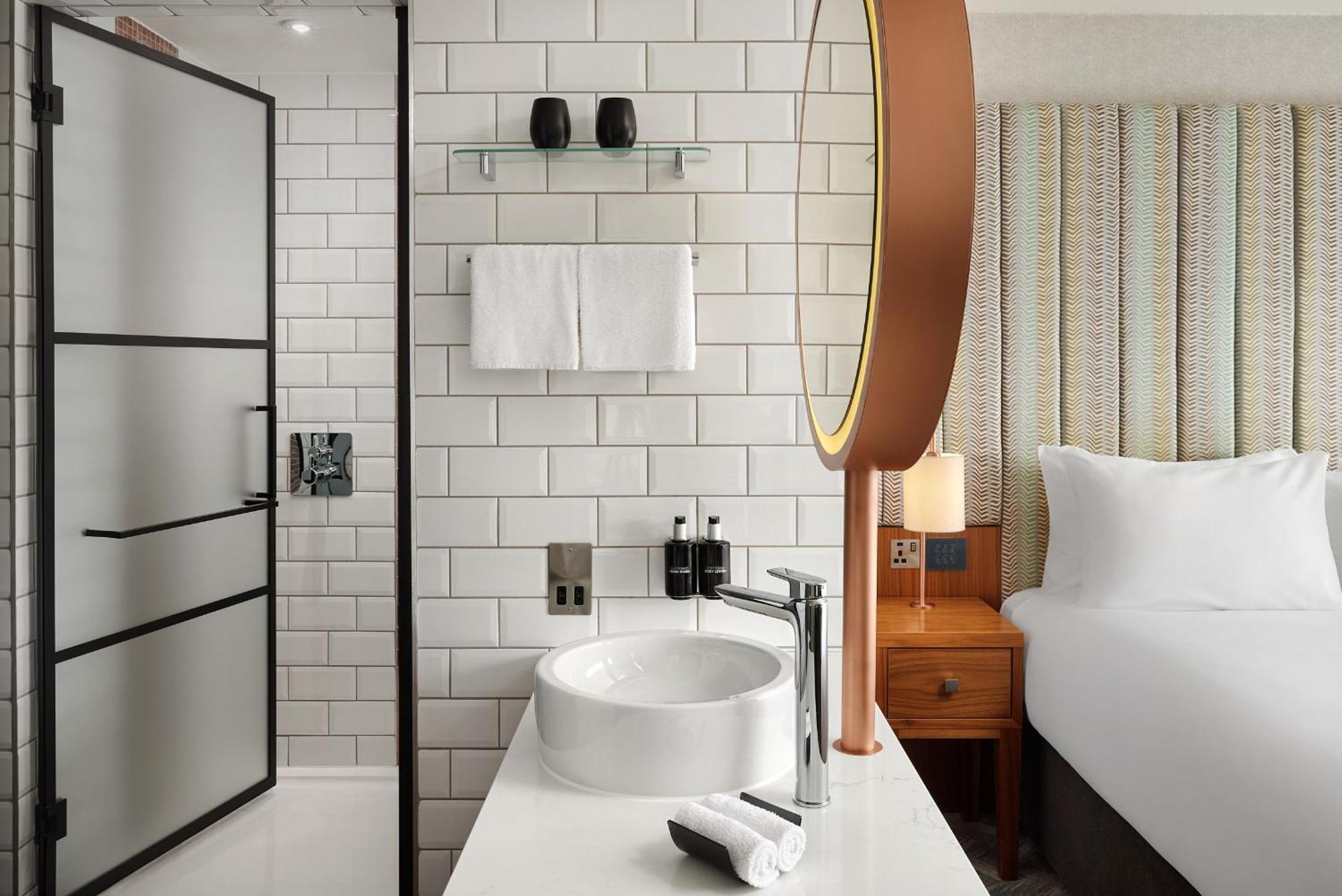 Nyx Hotel Dublin Christchurch Bagian luar foto